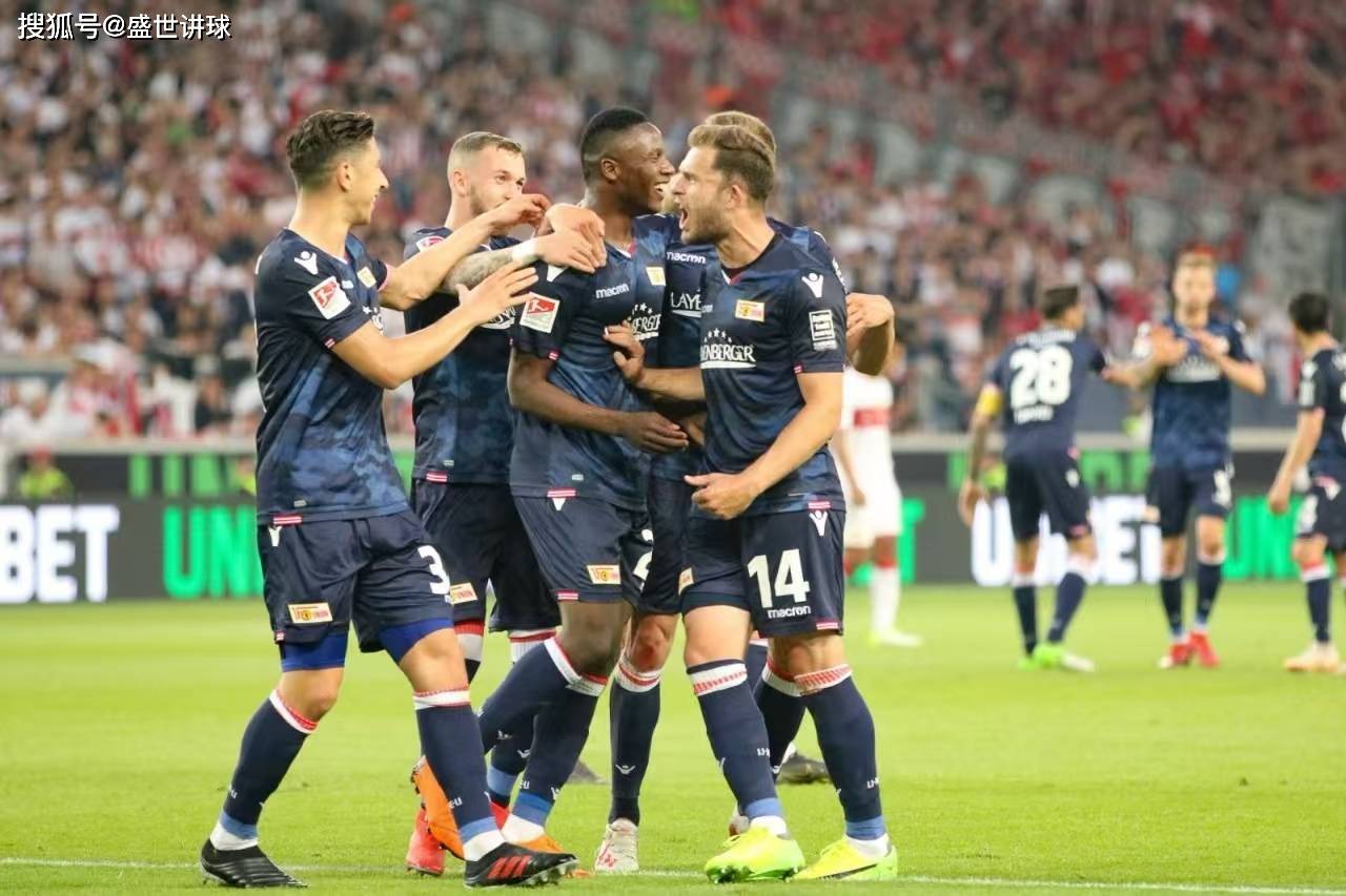 包含足球比赛场上技战术纷呈，赛况备受瞩目的词条