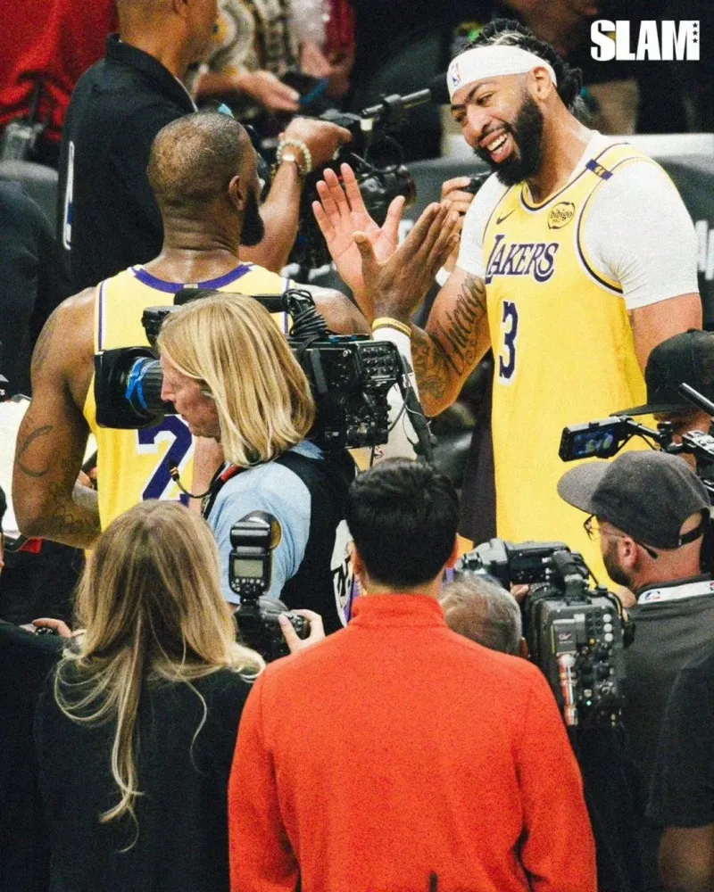 湖人队惨败后更衣室爆发冲突，主帅回应，朋友他们很多数据.